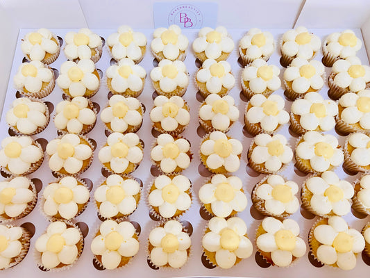 Daisy Mini Cupcakes