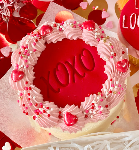 XOXO Vanilla Bento Cake